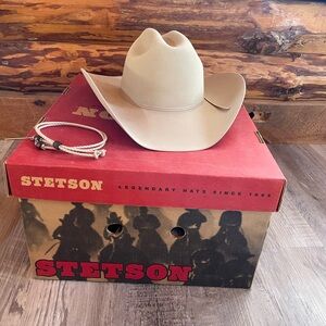 Authentic Stetson 5x D4 ranch tan fur felt cowboy hat. Size 7 1/4 4” brim.
